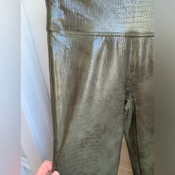 Spanx Olive Crocodile Embossed Faux Leather Legging Large